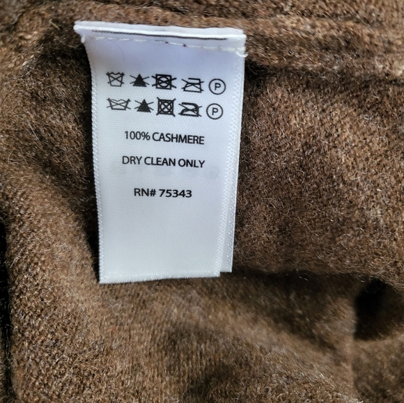 Halston 100% Cashmere sleeveless turtleneck sweater - Picture 5 of 7